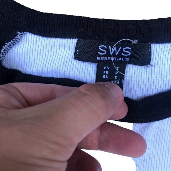 1. SWS Essentials Long Sleeve Crop Top Small - Picture 2 of 4